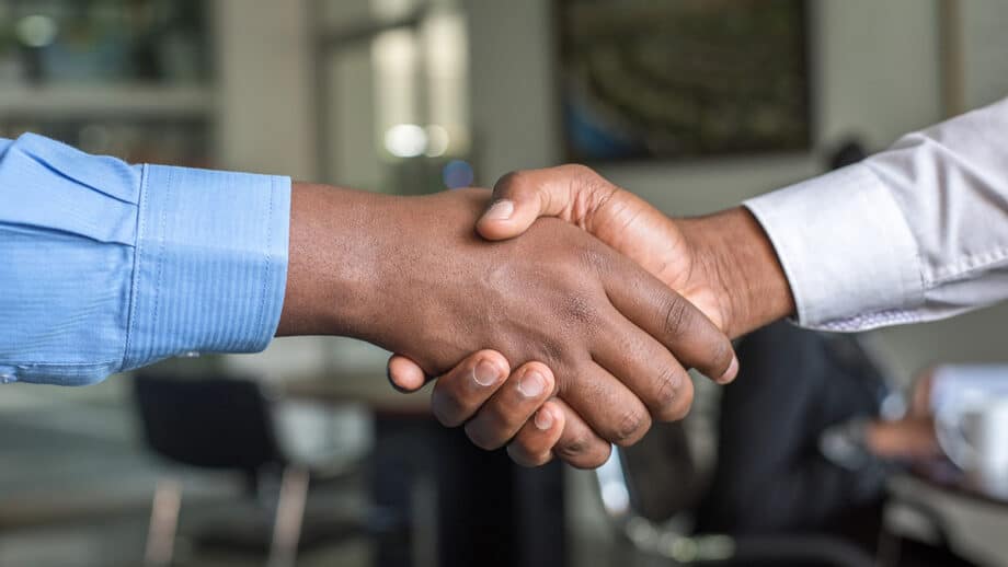 handshake-deal-lead-generation-cooperation-success