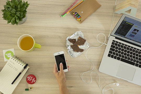 computer-phone-workspace-desk-notebook-smartphone