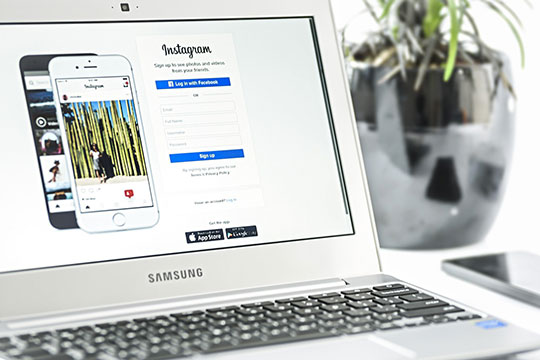 instagram-social-media-website-internet-laptop