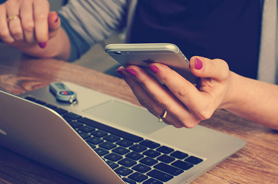 office-desk-laptop-mobile-phone-plan-app