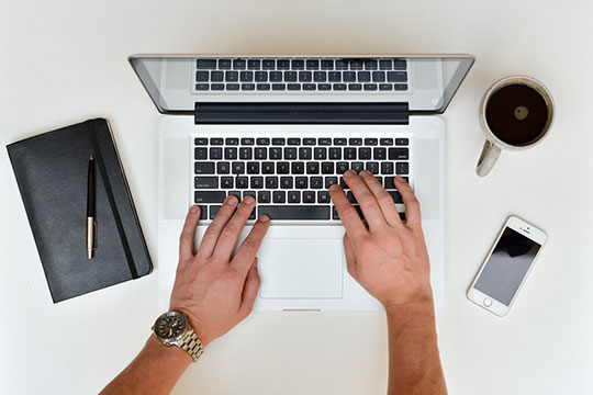 desk-laptop-macbook-technology-type-work-write-article-content