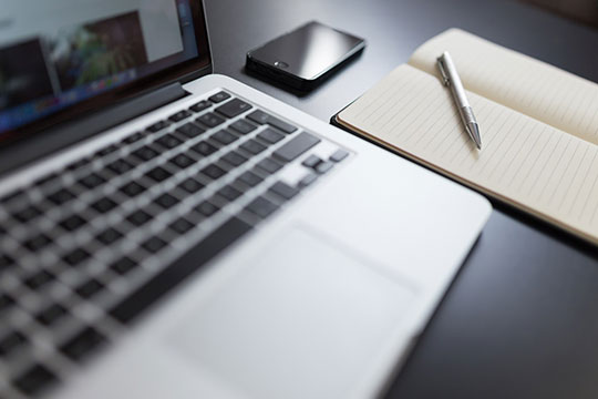 blog-computer-freelance-write-note-desk-work-office-table
