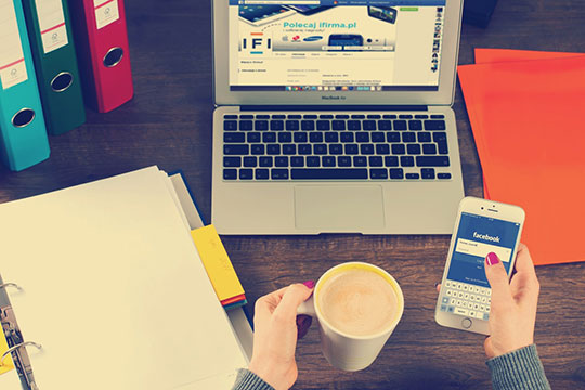 apps-business-commerce-desk-facebook-office-social-media-marketing-technology