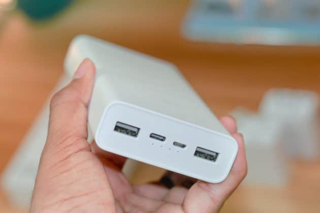 usb-power-banks-portable-chargers-smartphones-gadgets