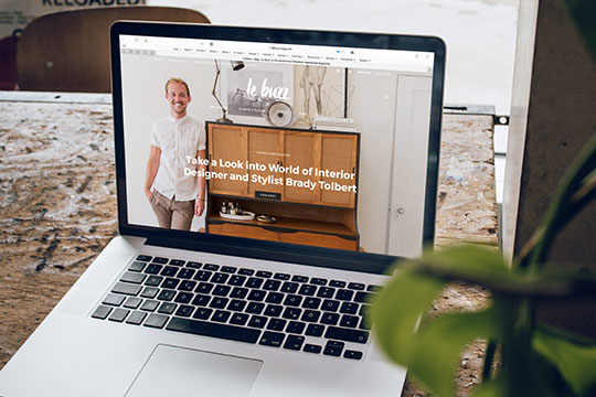 Macbook-Laptop-Office-Workspace-Desk-Website-Blog