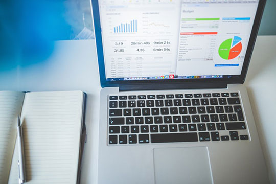 laptop-desk-graph-chart-work-analysis-research