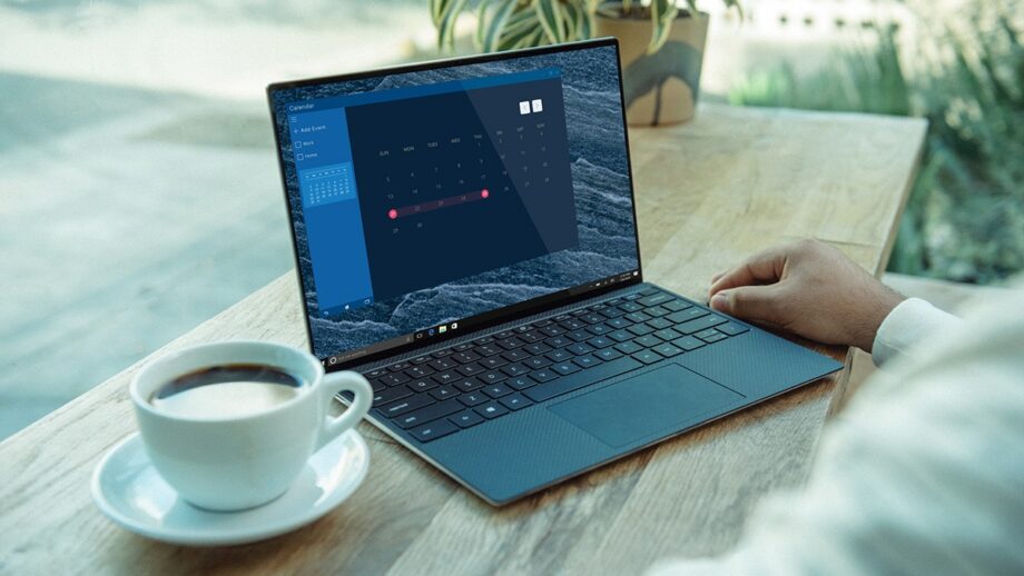 laptop-desk-table-marketing-internent-office-work