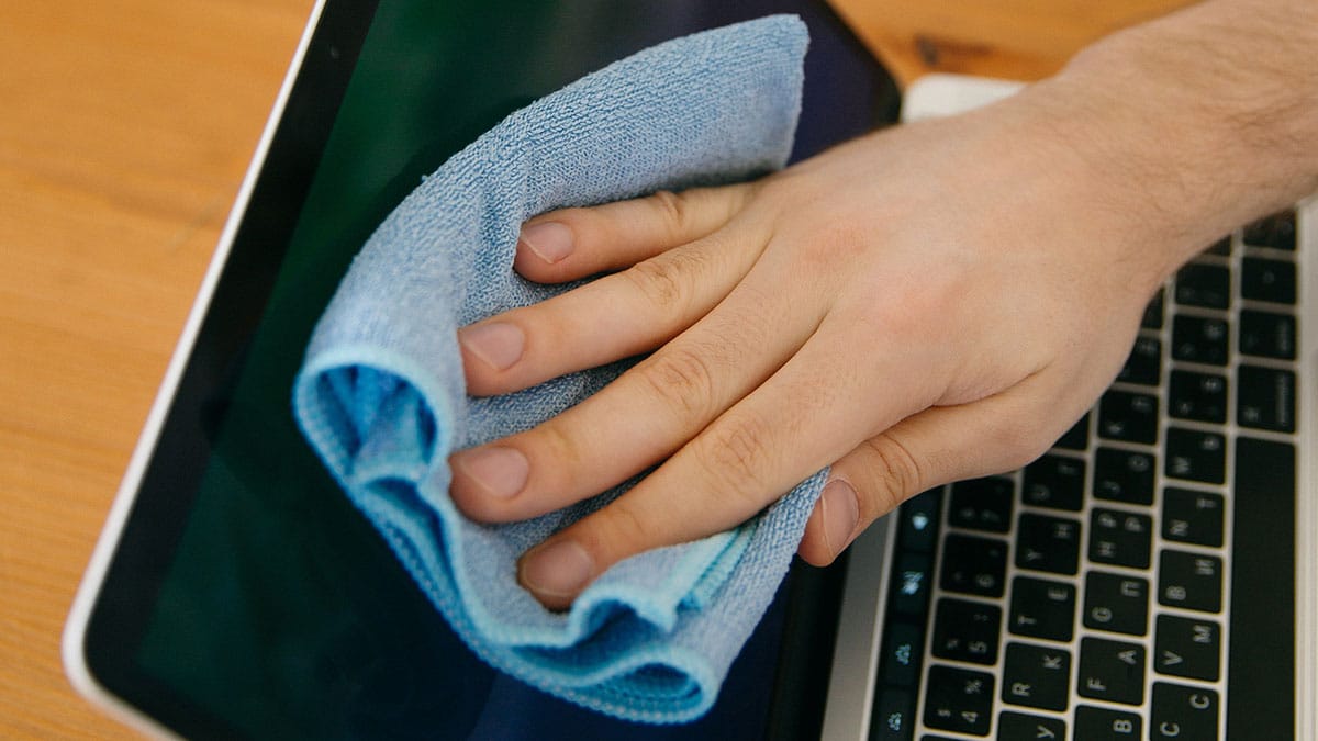 clean-cloth-computer-laptop-dry-wipe