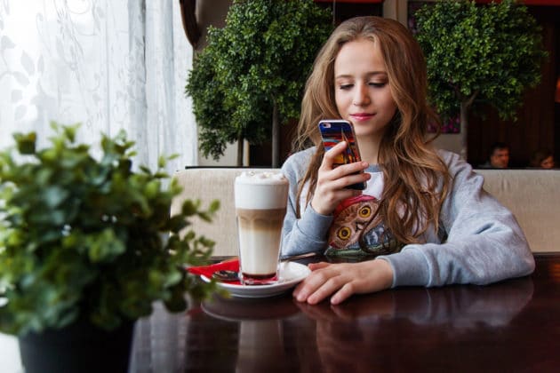 girl-teen-smartphone-chatting-mobile-games-addictive