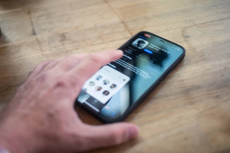 smartphone-mobile-application-gadget