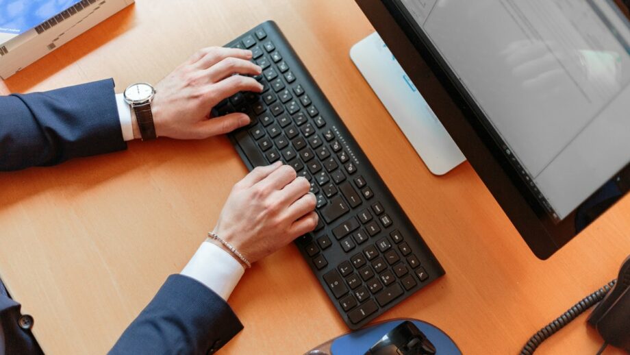 Computer-Keyboard-Typing-Wireless-Work-Office-Desk