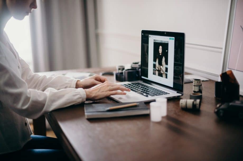 Laptop-Editor-Freelance-Office-Photo-Work-Desk