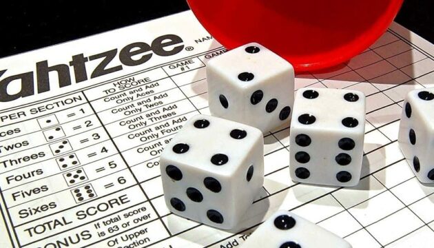 Yahtzee-dice-rolling-game
