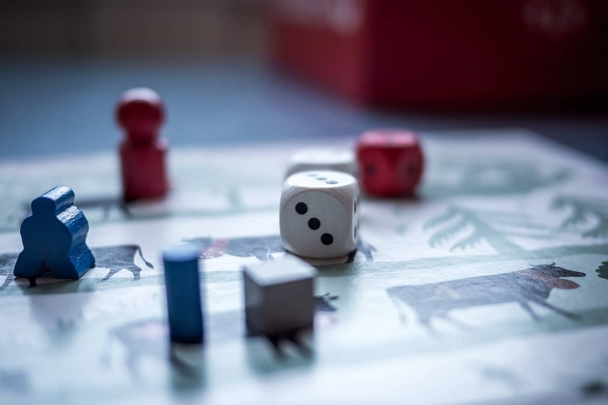 10 Classic Board Games You Can Play on Smartphone or on PC