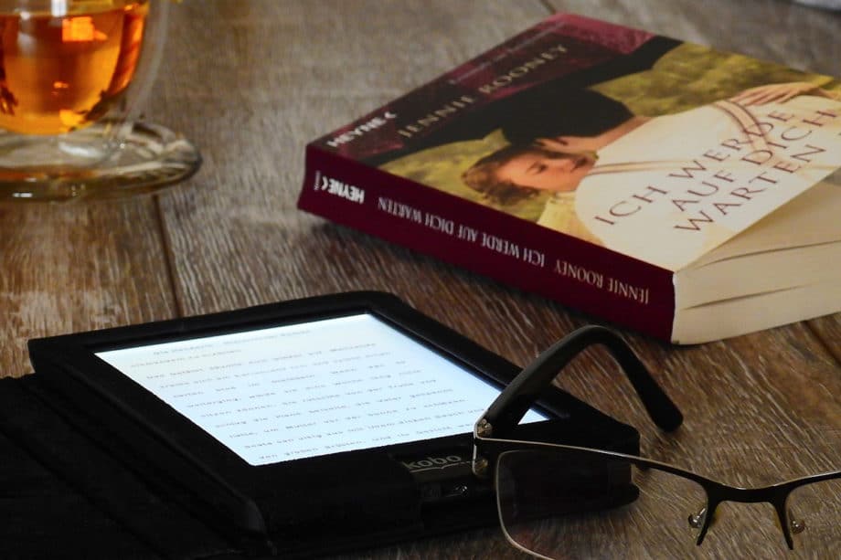 book-store-reader-learn-technology-kindle