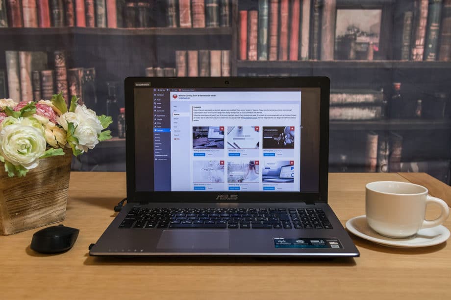 laptop-wordpress-admin-dashboard-desk-work