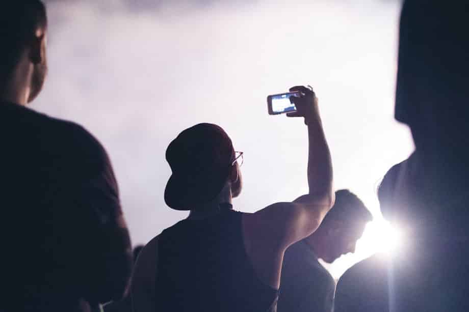 video-social-media-smartphone-photography-marketing