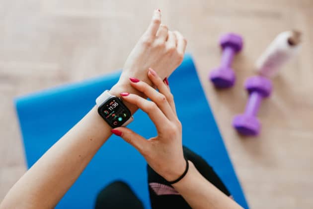 wearable-technology-smartwatch-smartband-health-fitness-mobile-app-development-trends