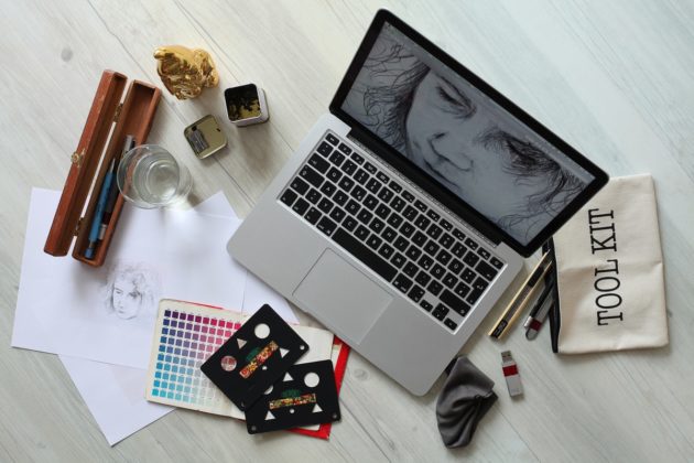 Apple-Macbook-Artist-Color-Creative-Design-Desk-Graphic-Drawing-Sketch-Work