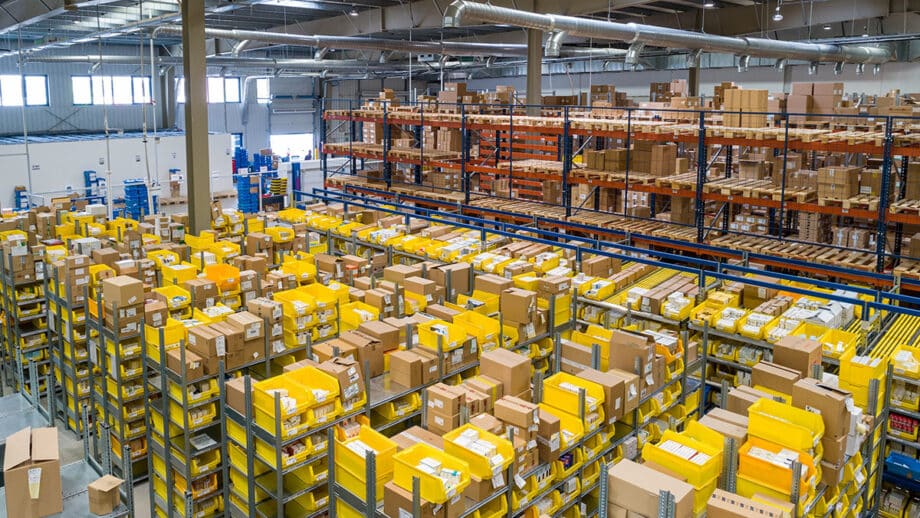 warehouse-parcel-packages-delivery-factory-commerce