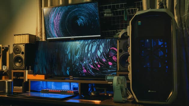 desktop-computers-setup-pc-workspace-home-office-technology-future-history